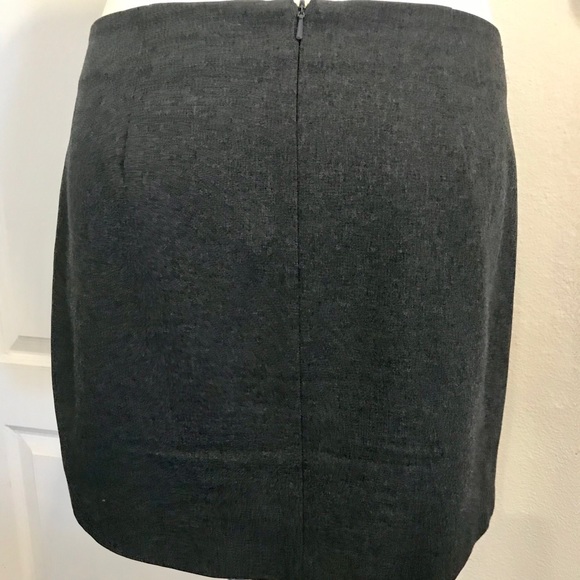 Guess❓Skirt~Metal Insignia / Host Pick - Picture 7 of 8